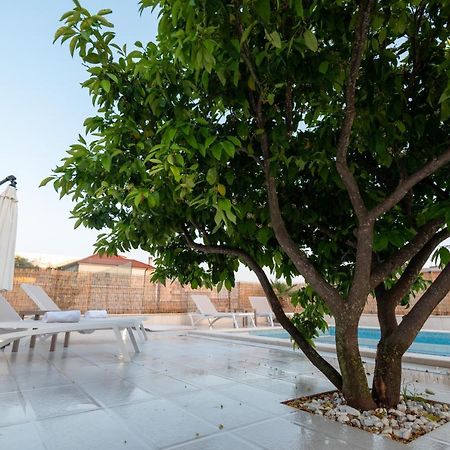 Вилла Sun Gardens Шибеник Экстерьер фото