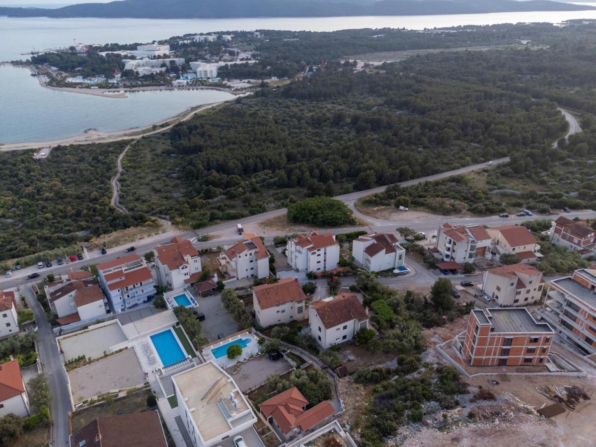 Вилла Sun Gardens Шибеник Экстерьер фото