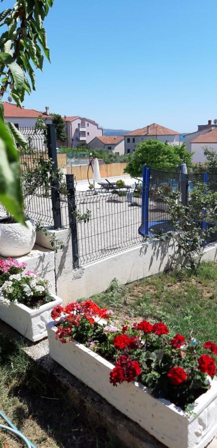 Вилла Sun Gardens Шибеник Экстерьер фото